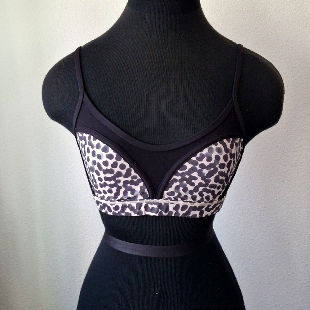 Lululemon women's dance to yoga sports bra Ptp 13"